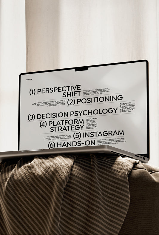 Beyond The Feed Aesthetic – Social Media Strategy for Wedding Photographers (DE & EN Version)